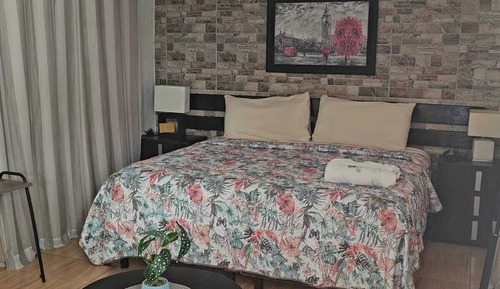 Standard Room, 1 King Bed, Non Smoking, Courtyard View