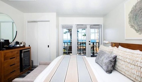 Premium Single Room, 1 King Bed, Balcony, Ocean View