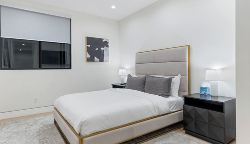 House, Multiple Beds, Pool Access, Pool View (Curson Modern)
