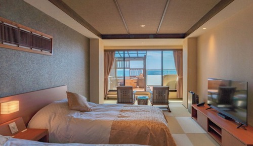 Deluxe Twin Room, Balcony, Ocean View (Retro Modern, Corner room)