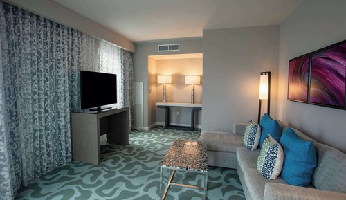 Deluxe Suite, 1 King Bed, Non Smoking (Plaza View)