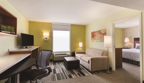 Suite, 1 Queen Bed, Accessible, Non Smoking (Roll-in Shower)