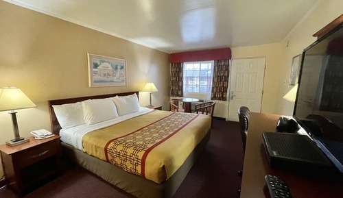 Standard Room, 1 King Bed, Non Smoking
