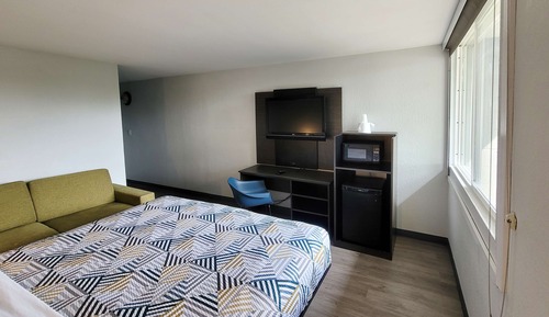 Standard Room, 1 King Bed, Accessible, Non Smoking
