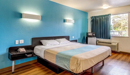 Standard Room, 1 King Bed, Non Smoking