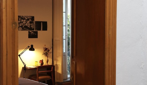 Grand Room, Shared Bathroom