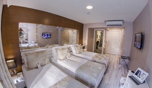 Comfort Room (3 People)