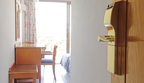 Family Room, Terrace (2 Adults + 2 Children)