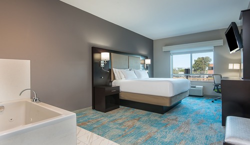 Suite, Accessible, Non Smoking (1BD, Hear, Tub)