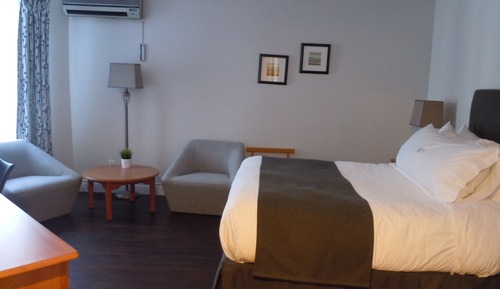 Regular Room, 1 Queen Bed, Court Side
