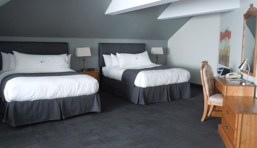 Suite, 2 Queen Beds, Partial Lake View