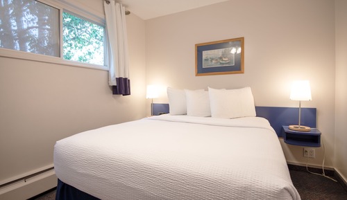 Seaview One-Bedroom Queen Suite