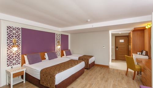 Lagoon Room Diamond Service
