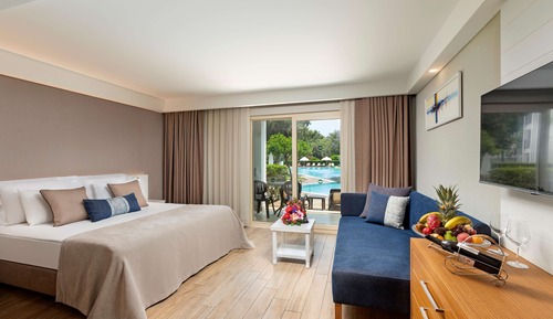 Lagoon Room 