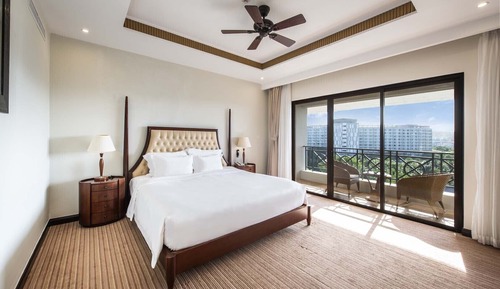 Junior Suite Garden View King Bed