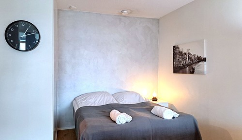 Studio, Sauna (City Center Area)