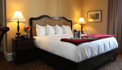 McCook Suite, 1 King Bed w/ 2 Sofabeds (McCook Mansion)