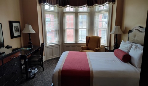 Standard Room, 1 Queen Bed (Fifth Avenue House)