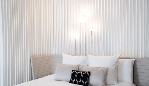 Deluxe Room, 1 Queen Bed, Pool View