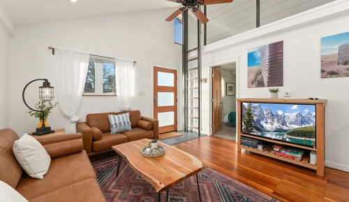 House, Multiple Beds, Patio, Garden View (322 N. Meldrum)