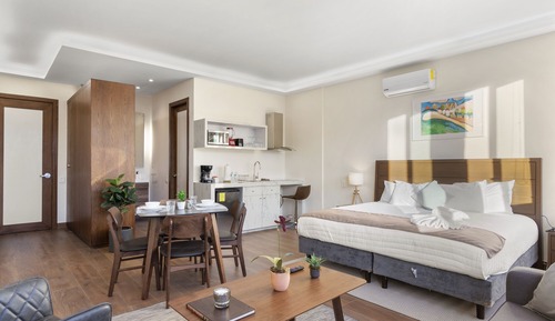 Deluxe Apartment