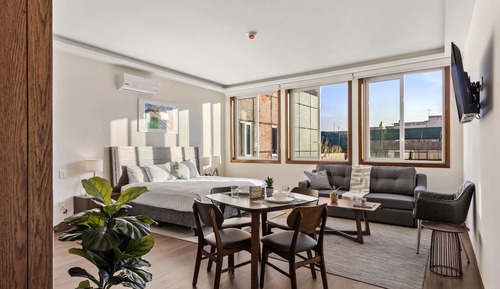 Deluxe Apartment