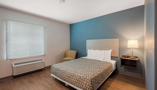 Suite, 1 Queen Bed, Accessible, Non Smoking (Accessible Tub)