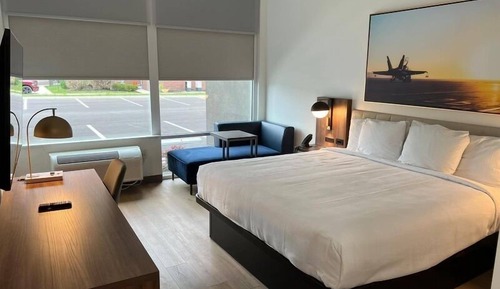 Basic Room, 1 King Bed, Accessible, Non Smoking (Roll-in Shower, Mobility)