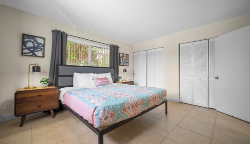Deluxe 1-Bedroom King  w/ Kitchen & Sofa Bed