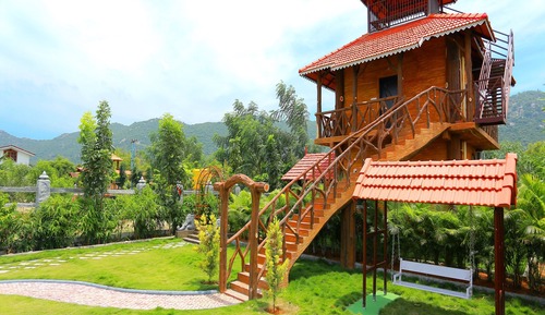 Grand Tree House