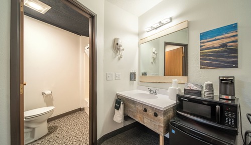 Room Single King, Second Floor, No Pets, No Smoking