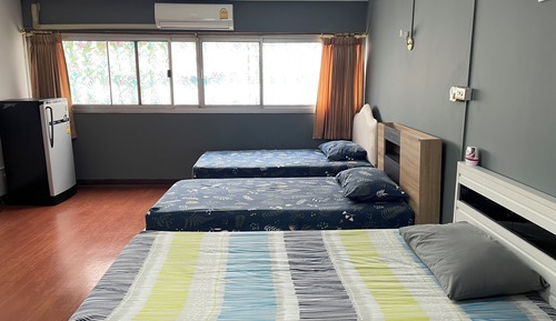 4 Single Beds Room
