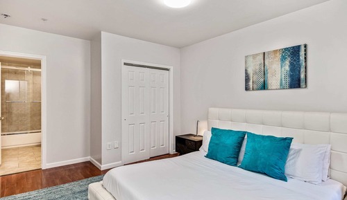 Basic Apartment, Multiple Beds