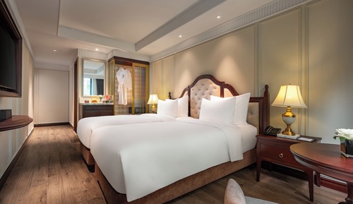 Premium Connecting Room Street View