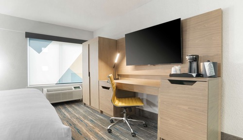 Standard Room, 1 King Bed, Accessible, Refrigerator & Microwave