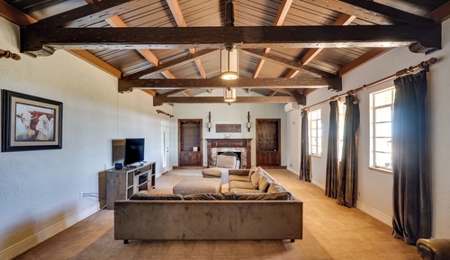House (5 Bedrooms)