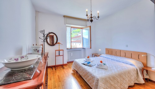 Family Apartment, 2 Bedrooms, Mountainside (Sunrise On The Garda Lake)