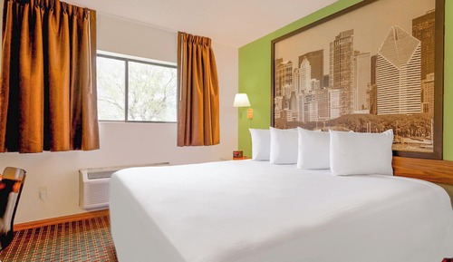 Room, 1 King Bed, Non Smoking, Jetted Tub