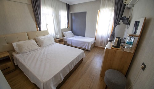 Comfort Triple Room, Multiple Beds, Balcony, Hill View