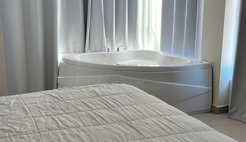 Honeymoon Suite