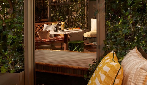 Deluxe Room, 1 Queen Bed, Terrace