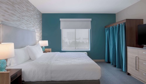 Suite, 1 King Bed, Accessible, Bathtub