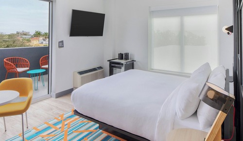 Room, 1 King Bed, Non Smoking, Balcony