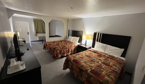 2 Queen Deluxe Suites