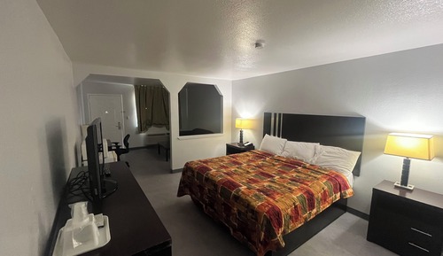 1 King Deluxe Suite