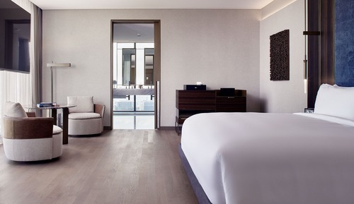 Deluxe Room, 1 King Bed, Non Smoking, City View (Corner)