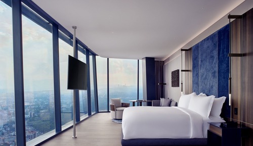 Junior Suite, 1 King Bed, Non Smoking, Park View (Corner)