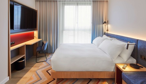 Standard Room, 1 Queen Bed with Sofa