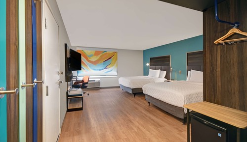 Room, 2 Queen Beds, Accessible, Bathtub