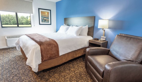 Room, 1 Queen Bed (with Recliner)